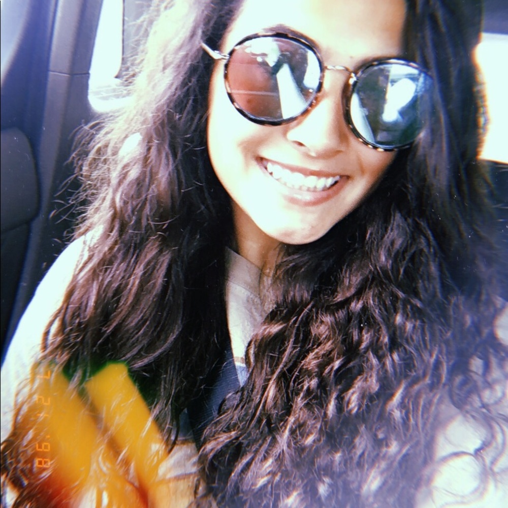 Meet your Posher, Olivia